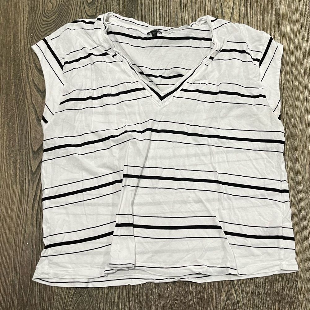 Express Skimming Tee Shirt Cap Sleeves V-Neck Casual Striped White Black Large